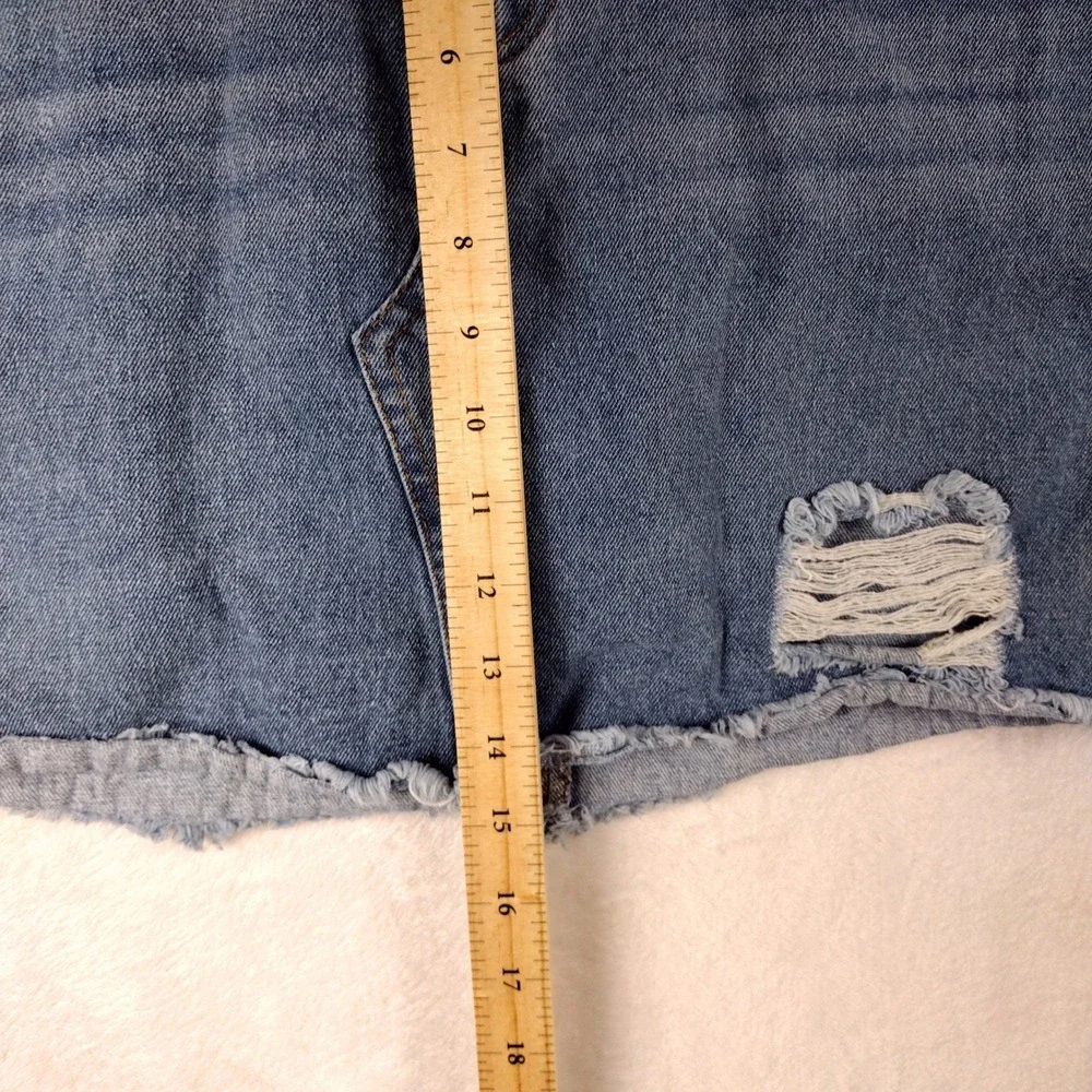 Forever 21 Contemporary Blue Distressed Denim Mini Skirt Raw Hem Womens Medium‎